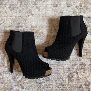 Brand new Simply Vera heels